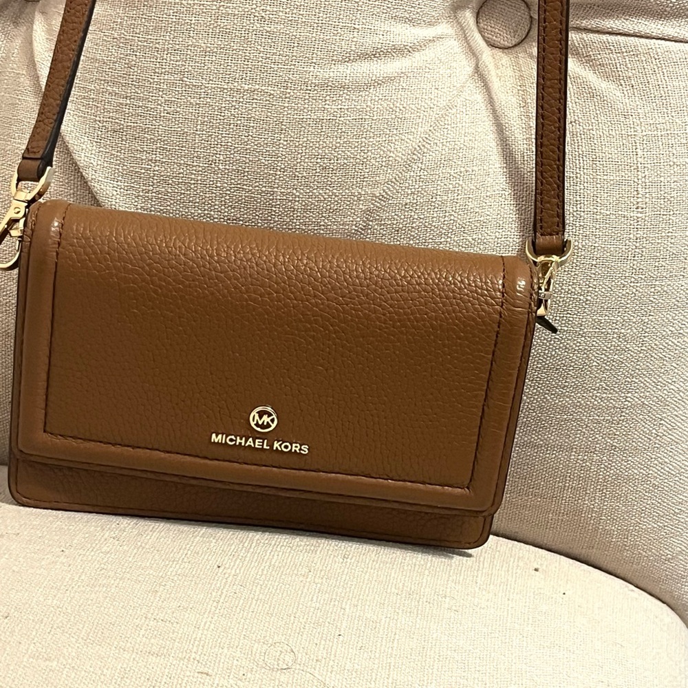 Michael Kors Tan Leather Bag with Gold Hardware - Picture 2 of 15
